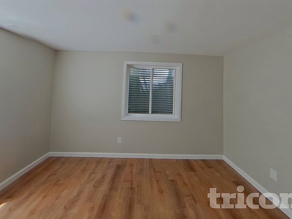 3rd image of 915 Welch Ave