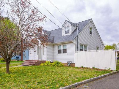 890 Oyster Bay Road, East Norwich, NY, 11732