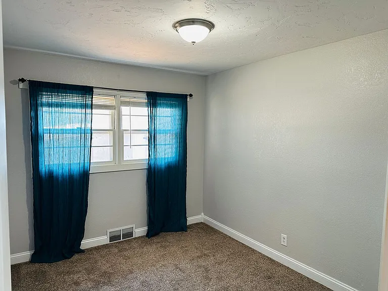 2038 Lewis Ave — Photo 17