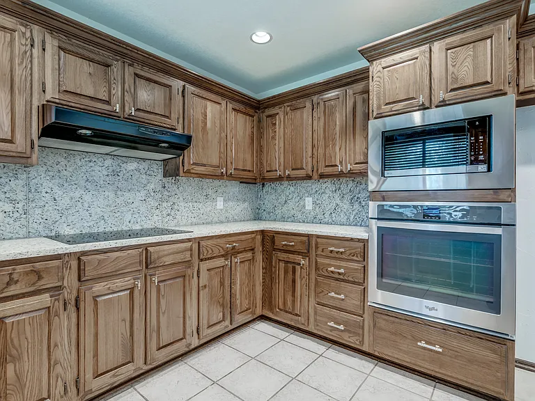 1817 Victoria Dr — Photo 19