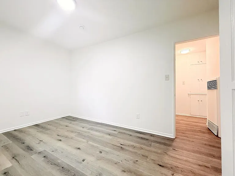 10565 Camarillo St — Photo 18