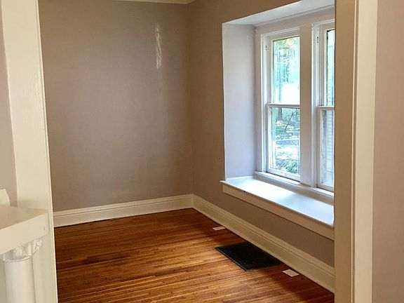 5th image of 4127 Charlotte St APT 1
