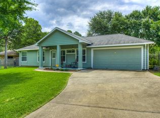 11848 Lakeview Manor Dr, Willis, TX 77318