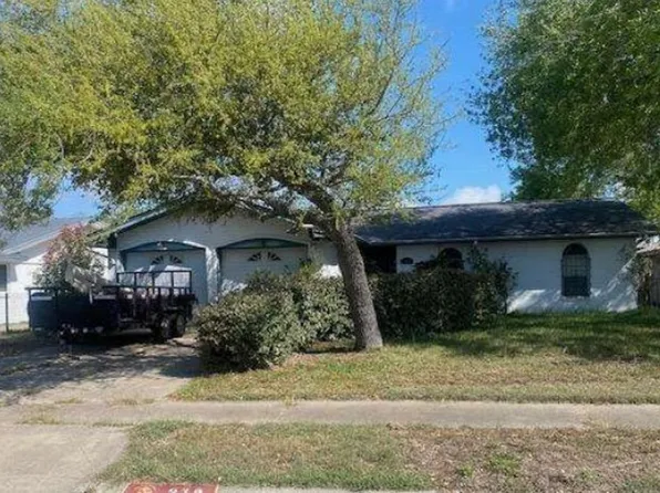213 Blanco Dr, Portland, TX 78374