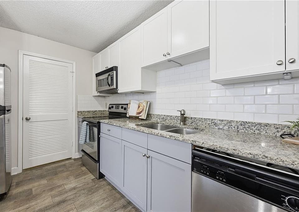1st image of 2657 Lenox Rd #113