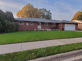 1915 Highwood Ave, Pekin, IL