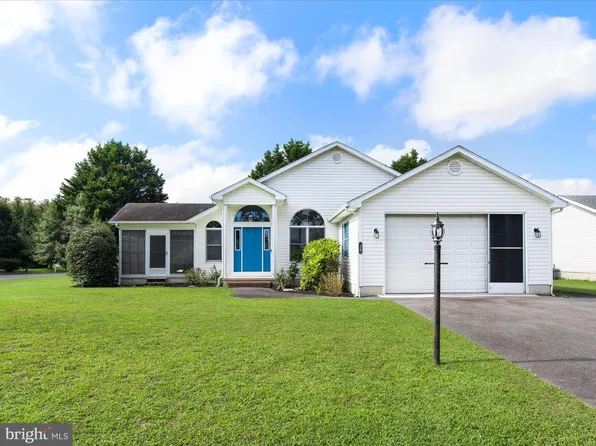 128 Hollywood Dr, Ocean View, DE 19970