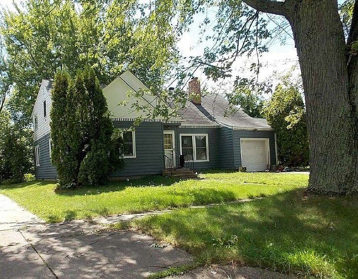 2nd image of 30 E 4th St