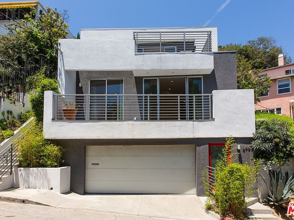1st image of 3907 W De Longpre Ave
