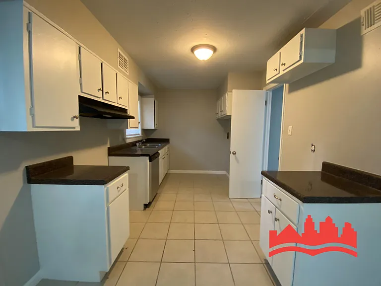 3139 Edgeware Rd S — Photo 5