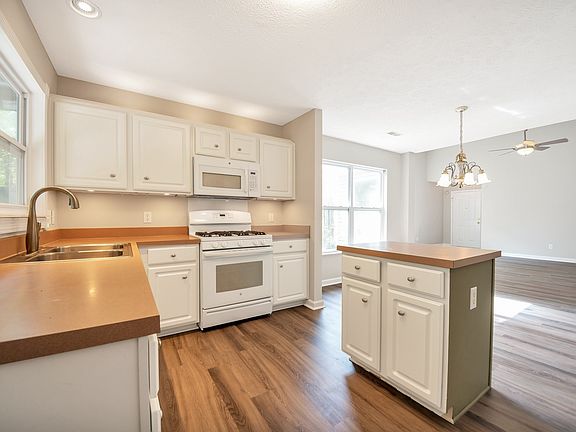 5th image of 2916 Summer Hollow Ct
