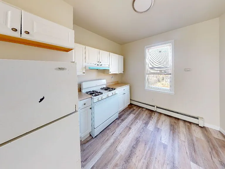 1052 Garfield Ave — Photo 11