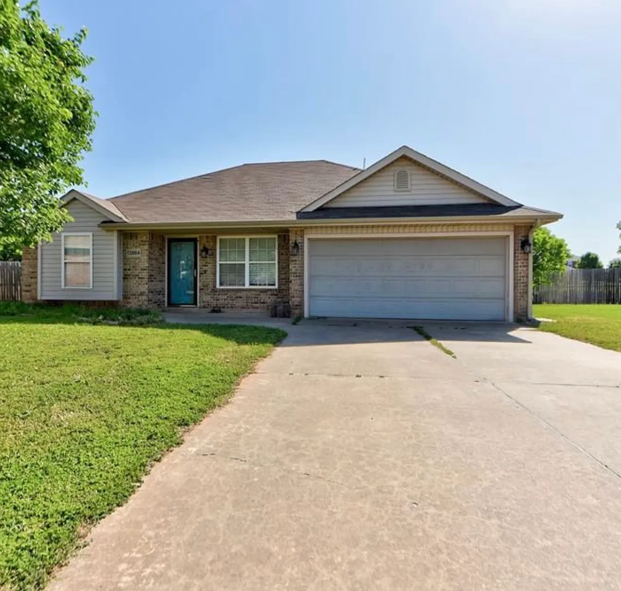 3 bed, 1156 sqft, $1,549 — Photo 1