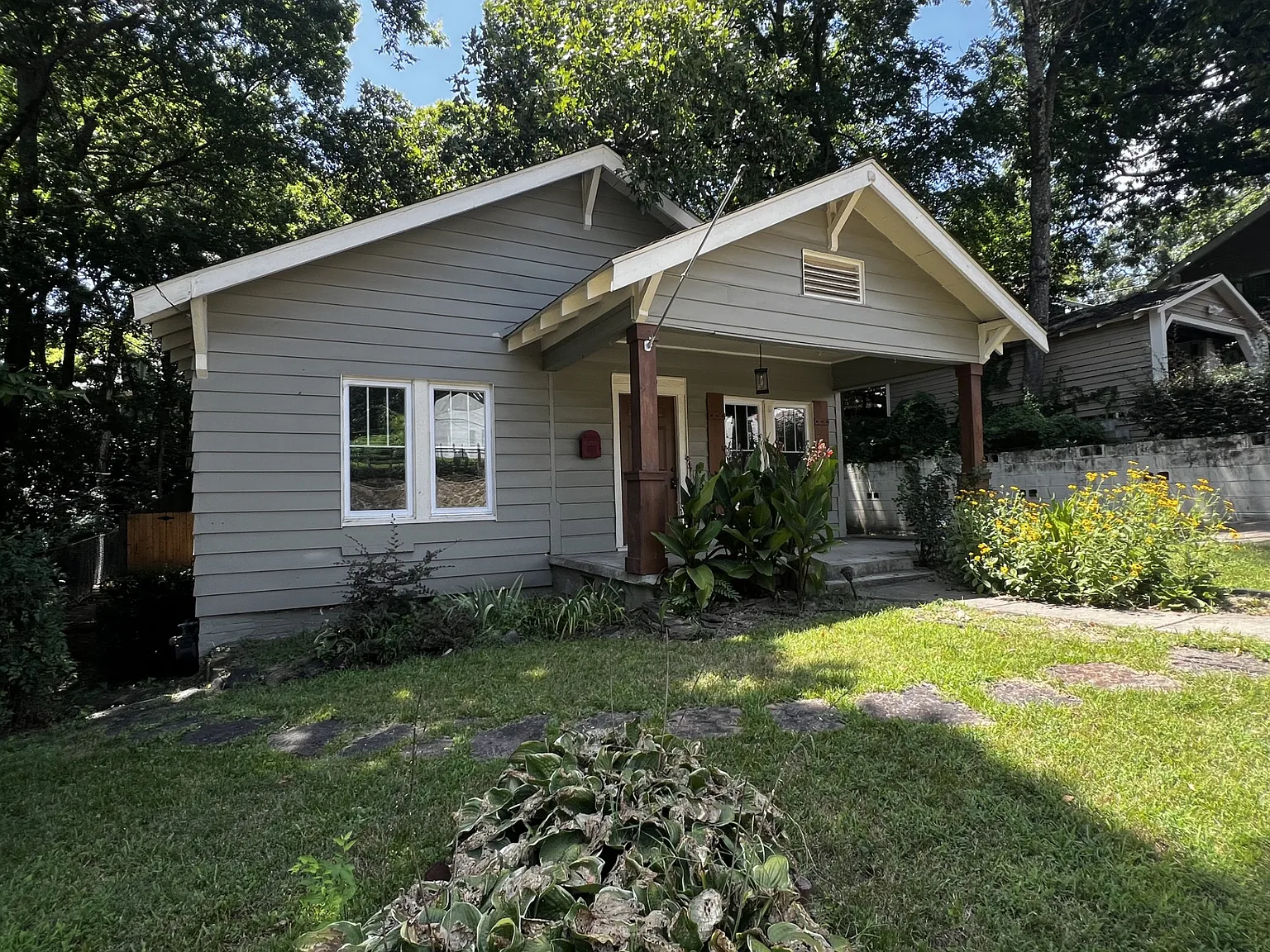 2 bed, 1300 sqft, $1,800 — Photo 2