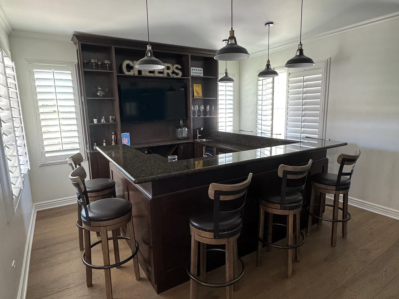 5 bed, 3300 sqft, $8,500 — Photo 4