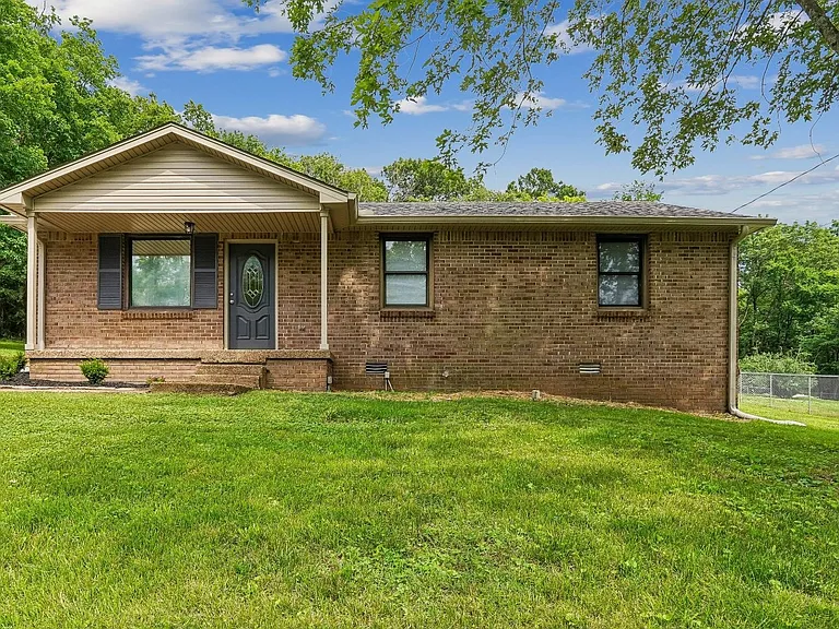927 Oak Vale — Photo 1