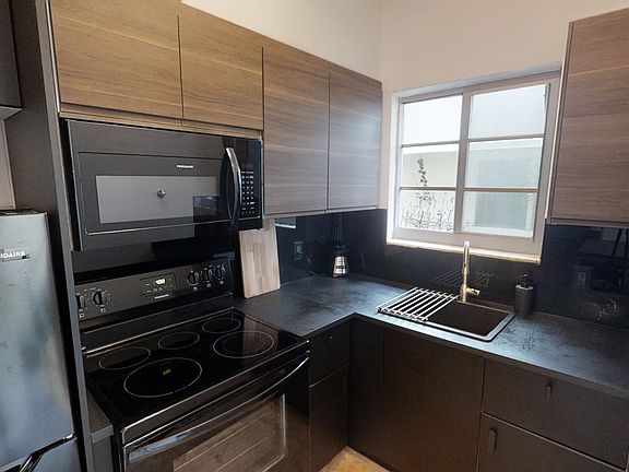 5th image of 1341 Meridian Ave APT 101