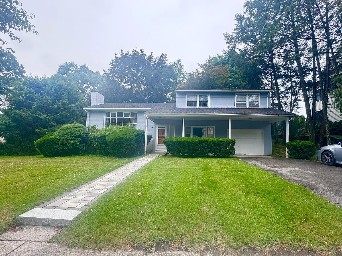 Building Photo - 11 Tirrell Cres #11