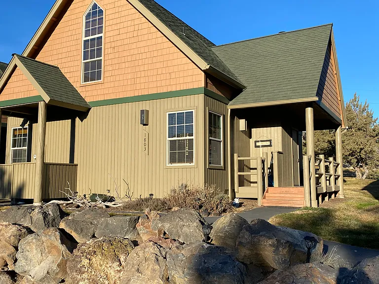 3 Bedroom, 2 Bath Chalet
