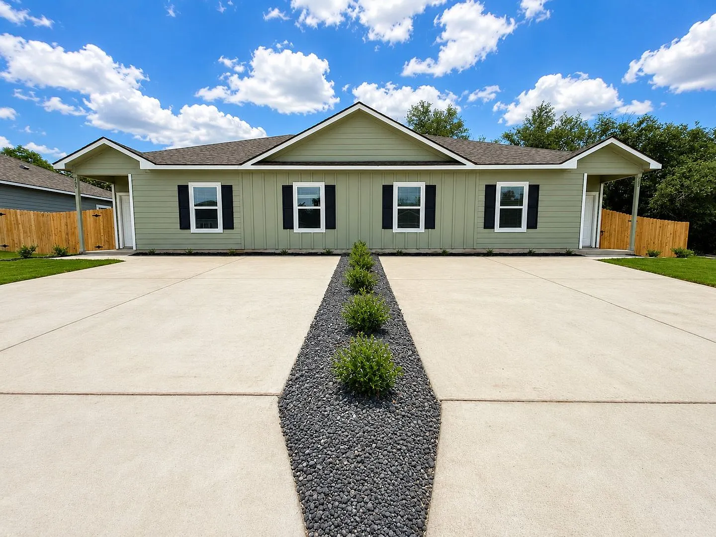 Luxury Duplex in Seguin! — Photo 2