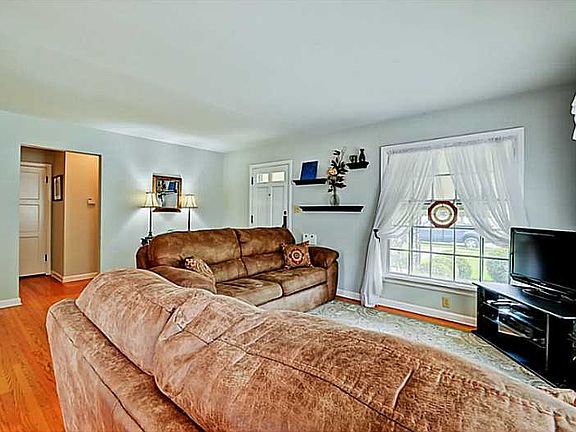 4th image of 1516 N Linwood Ave