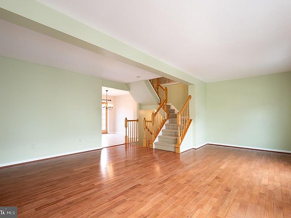 4th image of 206 Sloan Ct