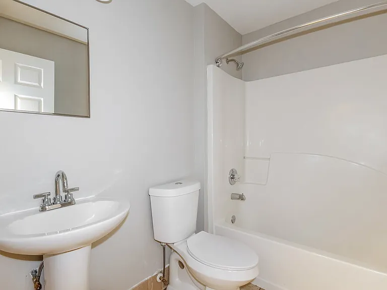 11305 Maybrook Ave — Photo 14