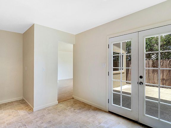 5th image of 935 Heartwood Ave APT 7