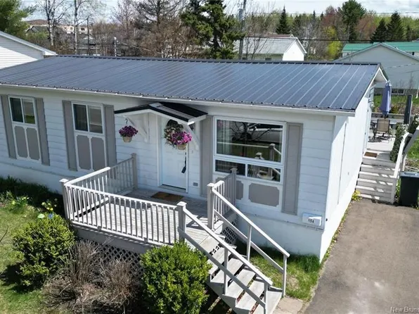 154 Barton Cres, Fredericton, NB E3A 5A6