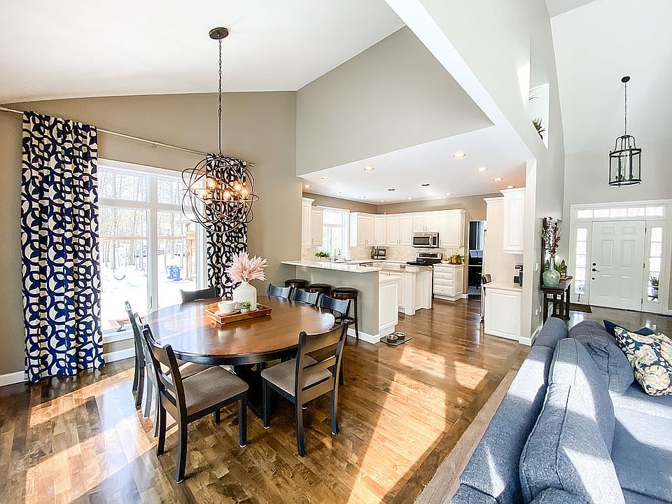 1st image of 3758 E Acorn Ln