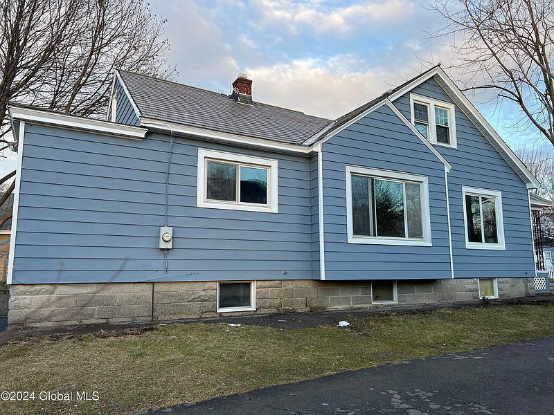 3rd image of 1639 Randolph Road