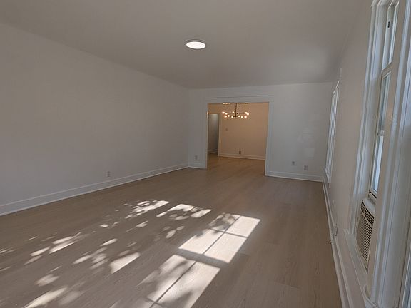 5th image of 1261 S Plymouth Blvd