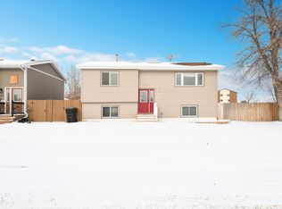 1702 27th St W, Williston, ND 58801