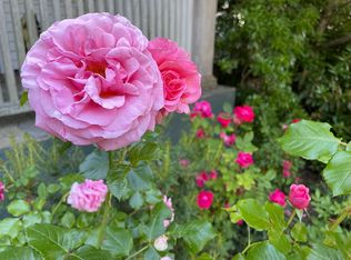 27 Hoppin Rd, Newport, RI 02840