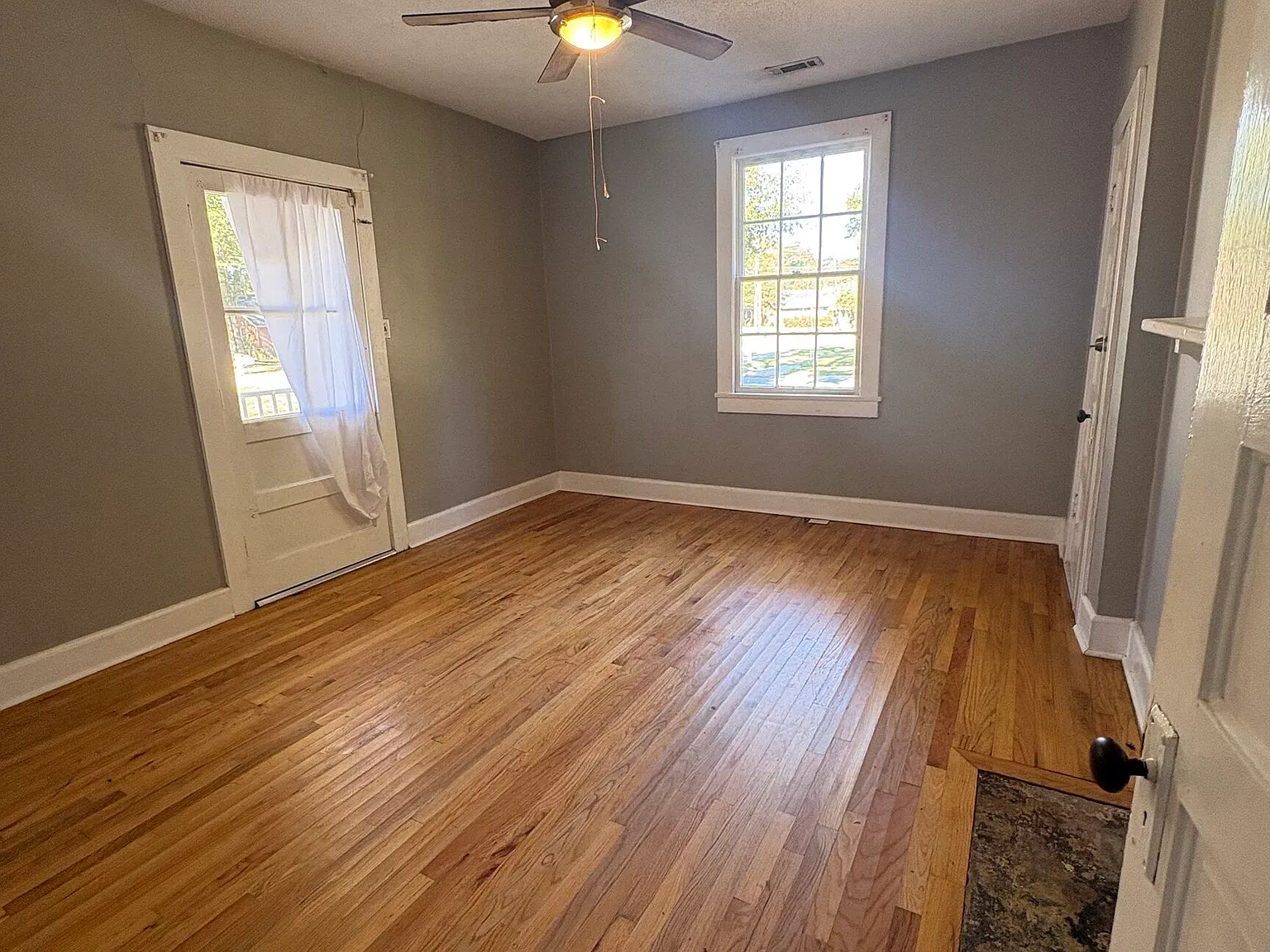 2 bed, 1.0 bath, 1222 sqft, $1,250 — Photo 3