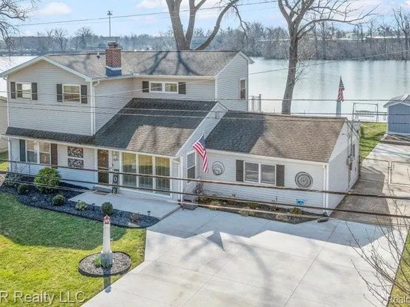 26891 James Ave, Flat Rock, MI 48134