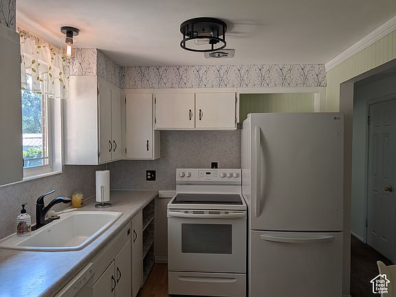 5th image of 256 E Tennyson Ave
