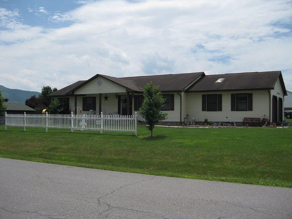 1st image of 3881 Briarcliff Dr