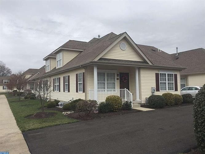 1st image of 52 Regents Ct