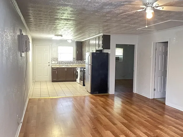 5689 Atlee Ave — Photo 13
