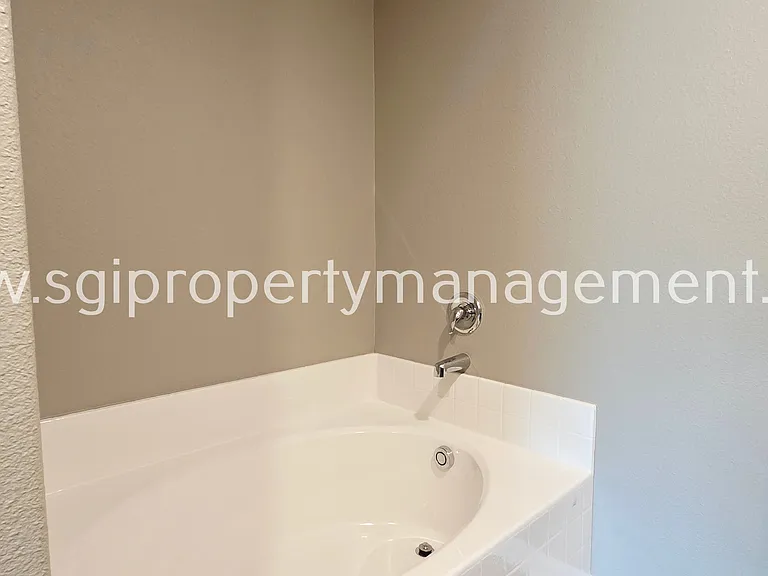 942 Primrose Dr — Photo 21
