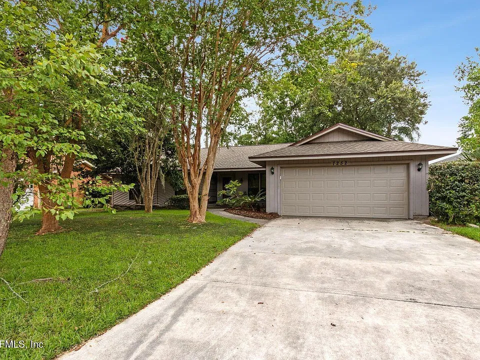 7252 Holiday Hill Ct