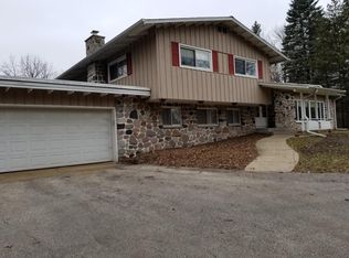 2365 Hillsdale Dr E, Brookfield, WI 53005