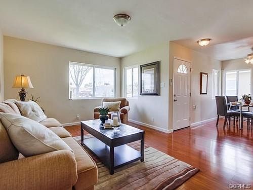 3rd image of 4717 Garrick Ave