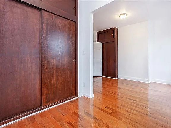 4th image of 164 Mallory Ave #1