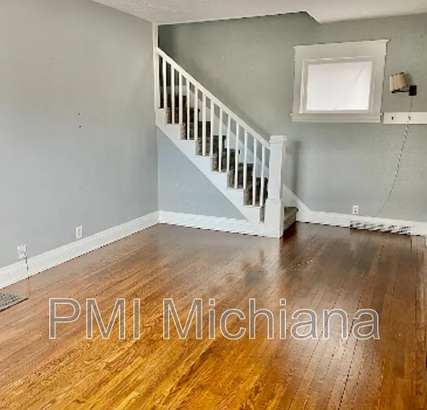 1226 E Madison St — Photo 19