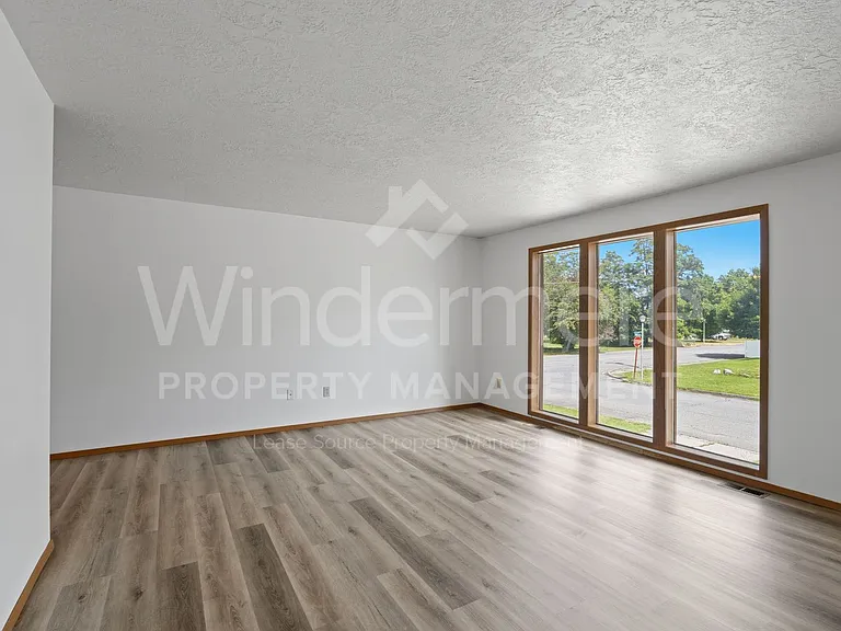 802 S Calvin Rd — Photo 4