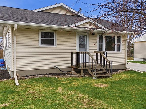 3rd image of 5458 Garden Dr N