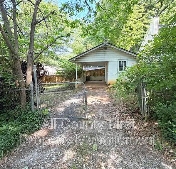 980 Woodland Ave SE — Photo 18