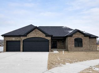 26069 Pennington Ct, Brownstown, MI 48134